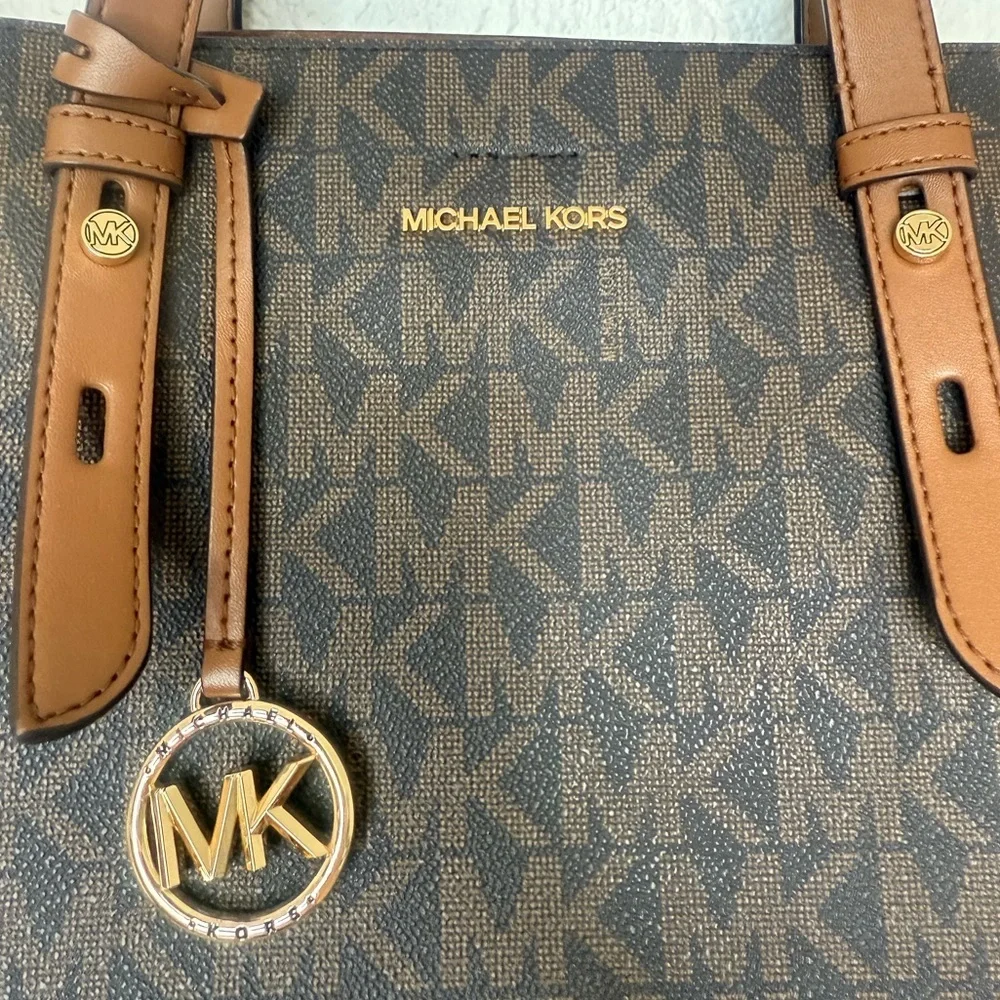 Michael Kors Mel Logo Tote Bag - Picture 2 of 13